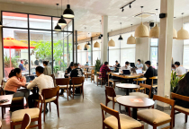 Giới trẻ không lo làm ăn, chỉ suốt ngày đi cà phê: Quan điểm này có phần khắt khe và cần được nhìn nhận đa chiều hơn.