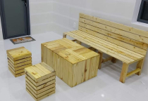 Dưới đây là một số mẫu thiết kế bàn ghế từ pallet mà bạn có thể tham khảo để tạo ra không gian sống độc đáo và phong cách: