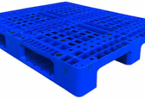 sánh chi phí giữa pallet nhựa và pallet gỗ